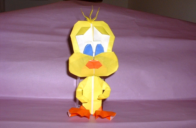 Origami Tweety bird by Carlos Gonzalez Santamaria (Halle) folded by Gilad Aharoni