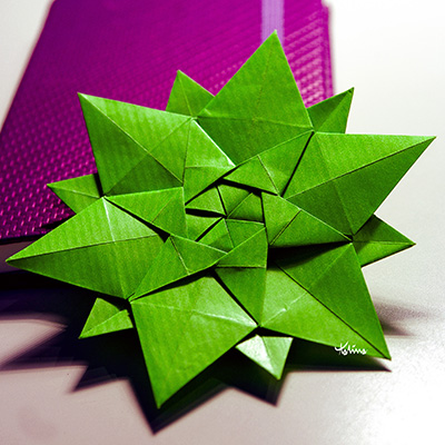 Origami Errare star by Natalia Guzowska on giladorigami.com