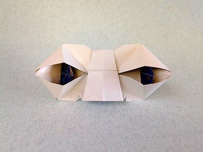 Origami Mask with movable eyes by Eric Kenneway on giladorigami.com