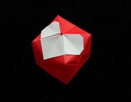 Origami Balloon with heart by Ishibashi Hideo on giladorigami.com