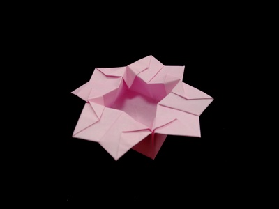 Origami Flower-shaped receptacle by Kawate Ayako on giladorigami.com