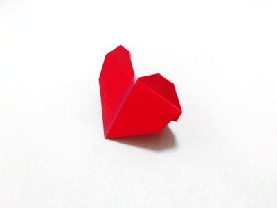 Origami Heart shaped card stand by Tomoko Tanaka on giladorigami.com