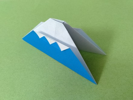 Origami Mt. Fuji shaped card by Kageyama Sanae on giladorigami.com