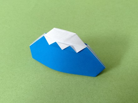 Origami Mt. Fuji shaped holder by Takagi Hiromi on giladorigami.com