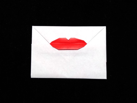 Origami Sealed with a kiss - Envelope with lips by Sy Chen on giladorigami.com