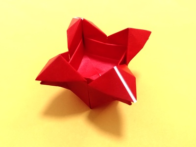 Origami Valentine candy dish by Carol Tams on giladorigami.com